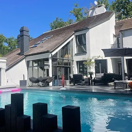 Piscine/jacuzzi Aux Portes De Paris. 别墅 *