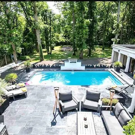 Piscine/jacuzzi Aux Portes De Paris.