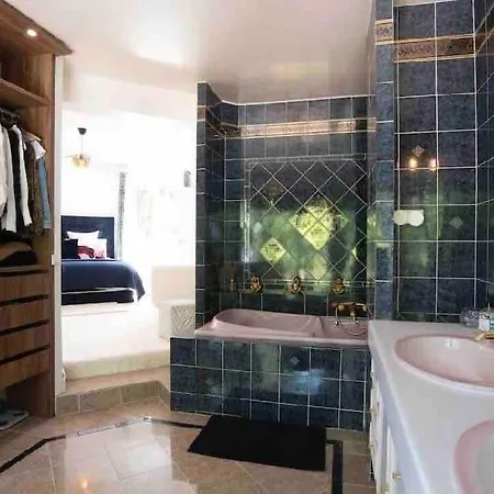 别墅 Piscine/jacuzzi Aux Portes De Paris. *