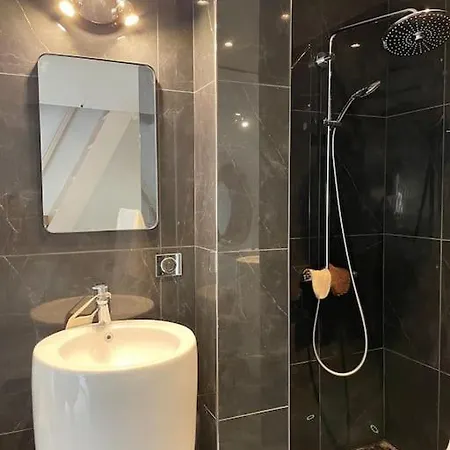 Piscine/jacuzzi Aux Portes De Paris. * 拉莫赫莱