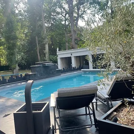 Piscine/jacuzzi Aux Portes De Paris. 别墅