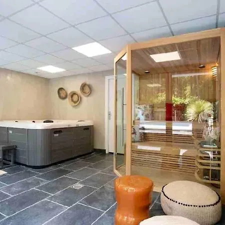 Piscine/jacuzzi Aux Portes De Paris. * 拉莫赫莱
