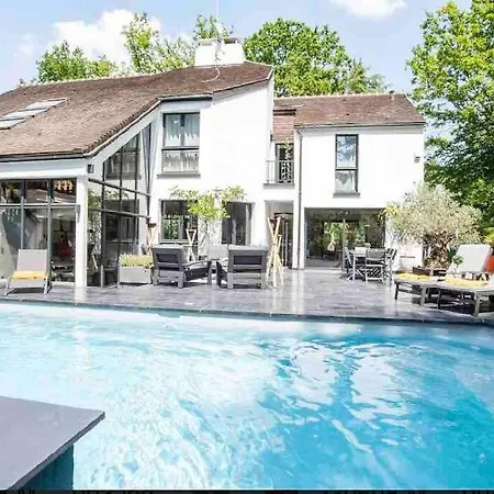Piscine/jacuzzi Aux Portes De Paris.