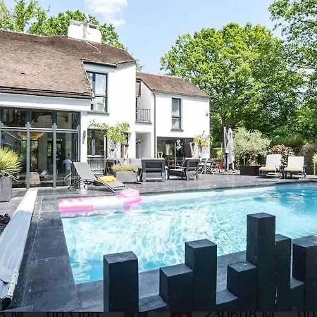 Piscine/jacuzzi Aux Portes De Paris. * 拉莫赫莱