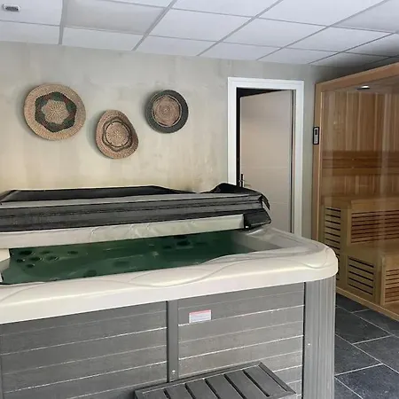 Piscine/jacuzzi Aux Portes De Paris. * 拉莫赫莱